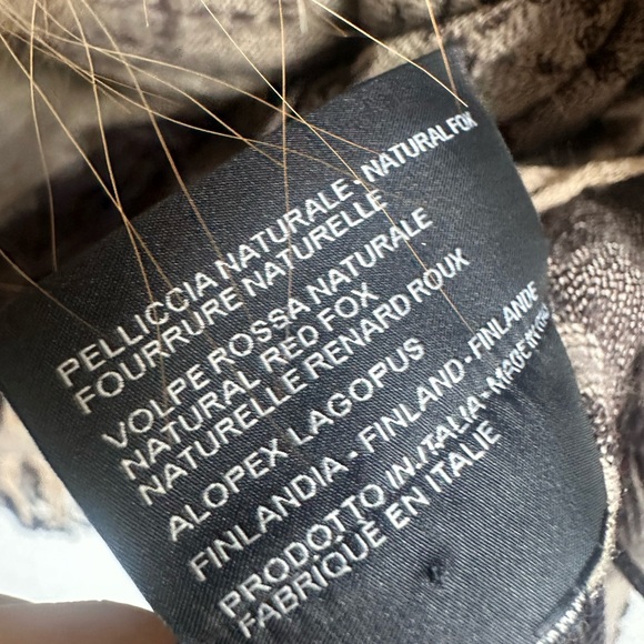 GUCCI SCARF X LARGE SIZE WITH FOX FUR AROUND - Picture 7 of 12